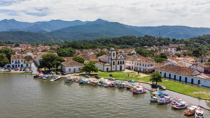 Férias de verão em Paraty: charme, história e boas experiências